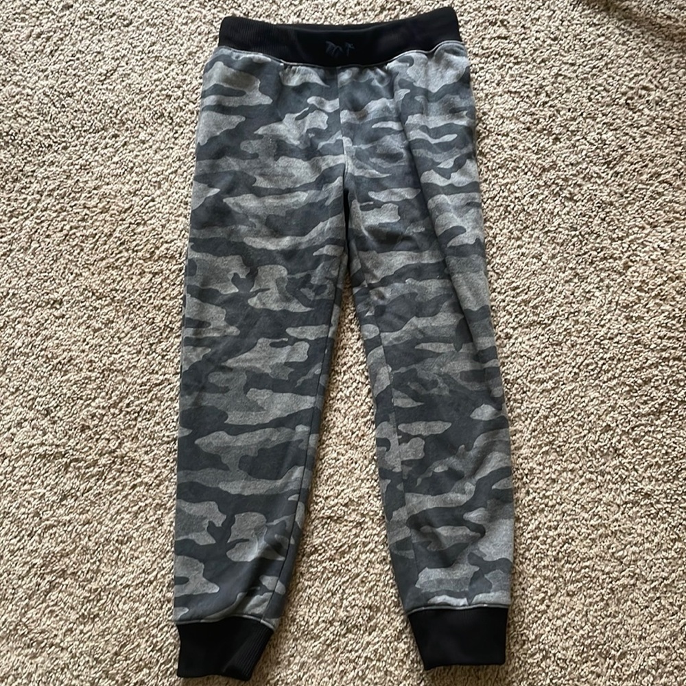 Children’s Place size 7 / 8 Med camo, gray, soft, comfy joggers